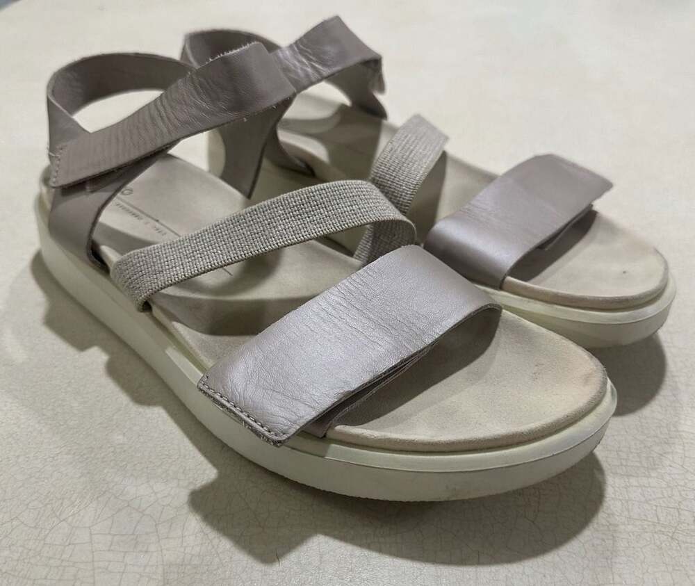 ECCO FLOWT W SANDAL WITH TWO-TONE STRAP AND DOUBLE TEAR LEATHER FOOTBED
